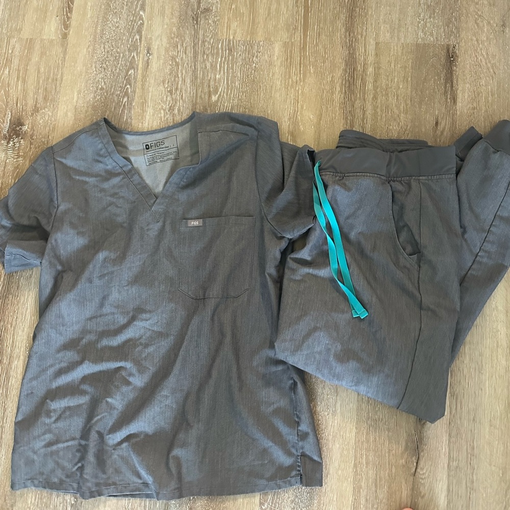 SIZE LARGE GRAPHITE FIGS SET